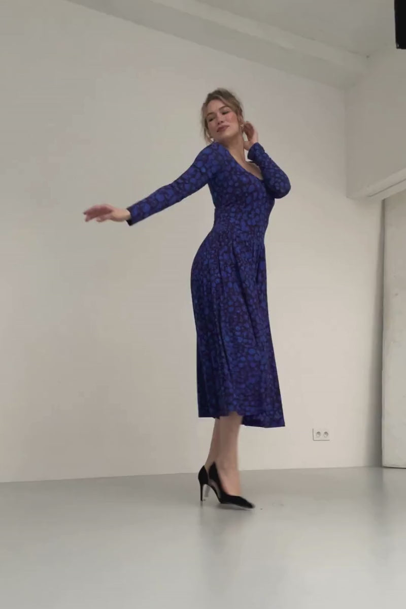 Sukienka VOILÁ print leo art blue